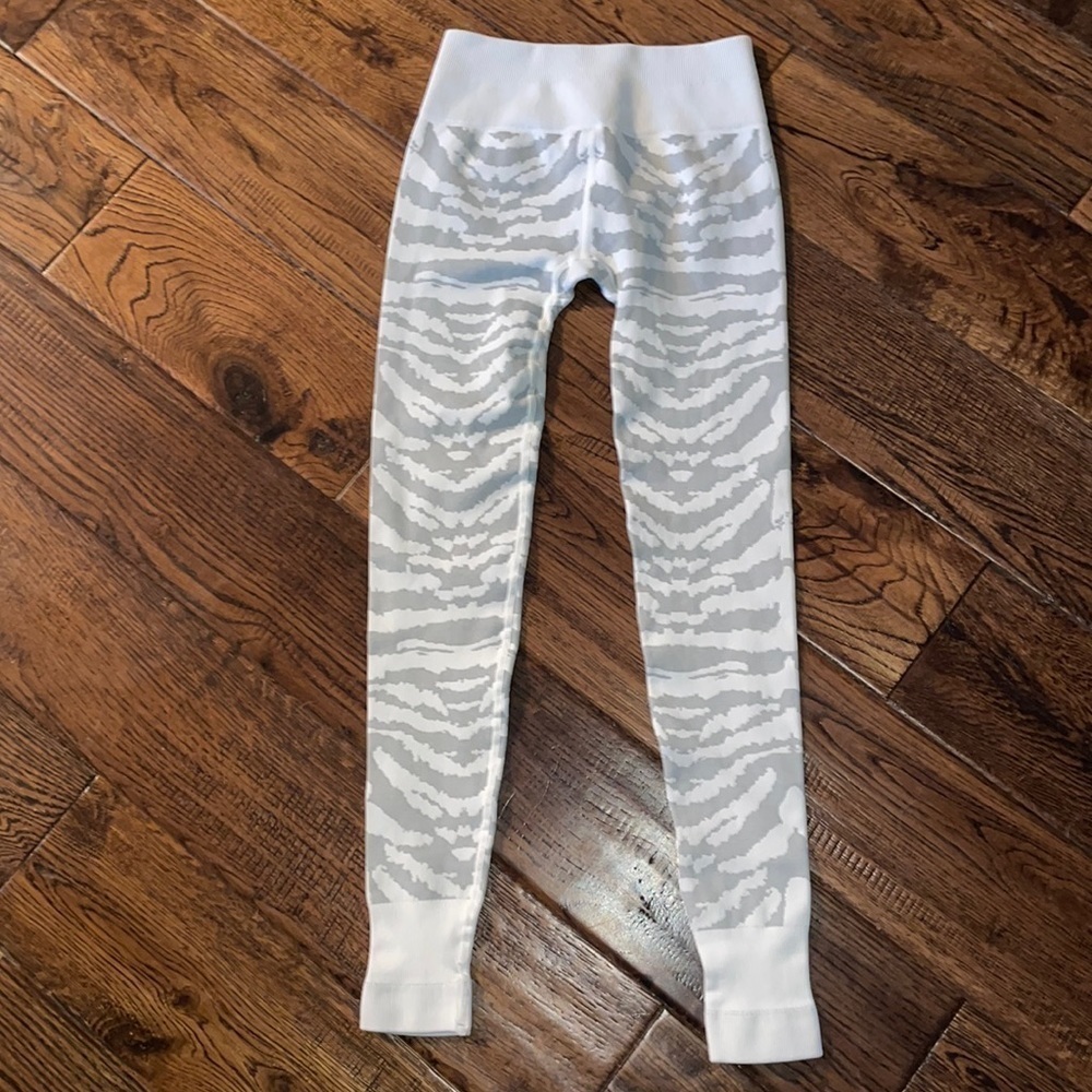 Nux Zebra Print Seamless 7/8 Leggings